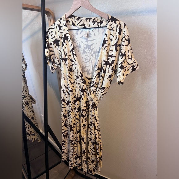Diane Von Furstenberg m Wrap Dress 100% Silk Jersey Brown Ivory Yellow Size 12 - Picture 2 of 10